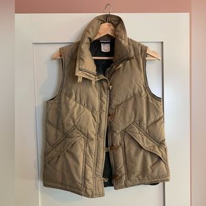 Patagonia vest olive color, size small